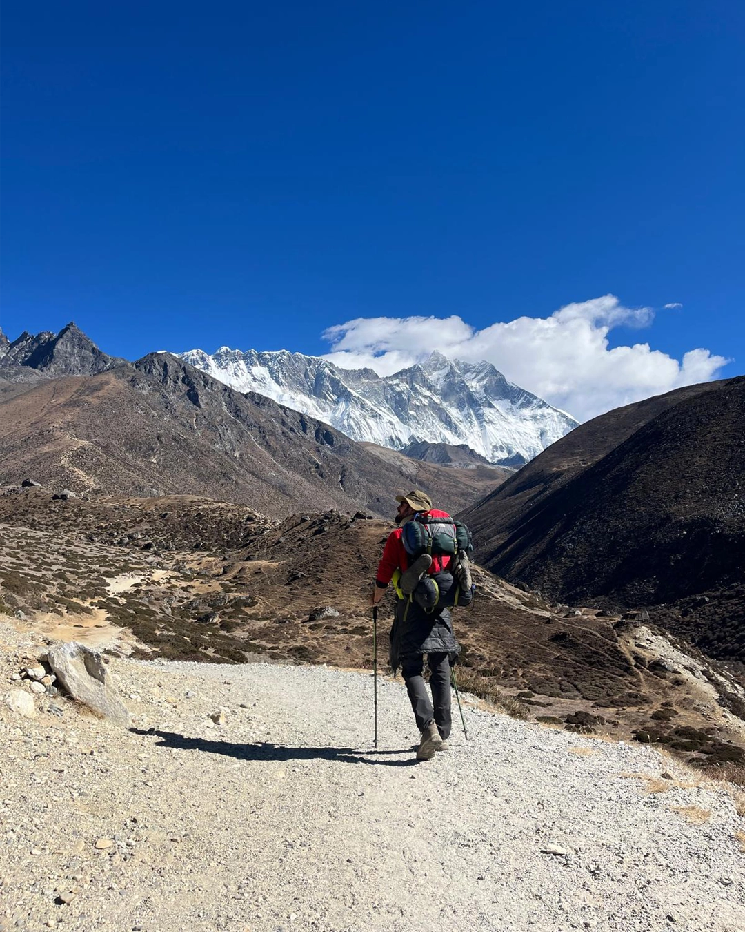 trekking al campo base del everest durante el viaje a nepal